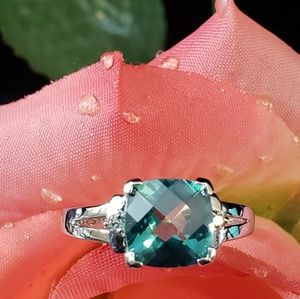 Nice! Solid 10kt Wt Gold &  Green Topaz Ring